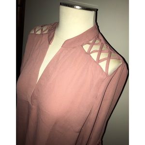🆕 Rue21 L Rose Blouse w/ tags!